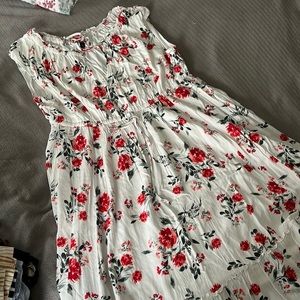 Torrid brand midi white dress with red flowers, mini cap sleeve, pockets, size 3